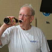 Hans gönnt sich was Alkoholfreies