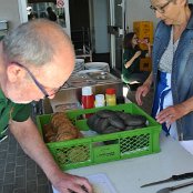 Edi teilt die Black Buns