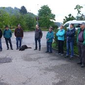 Am Sonntag, frühmorgens um 6 Uhr vor dem Schulhaus